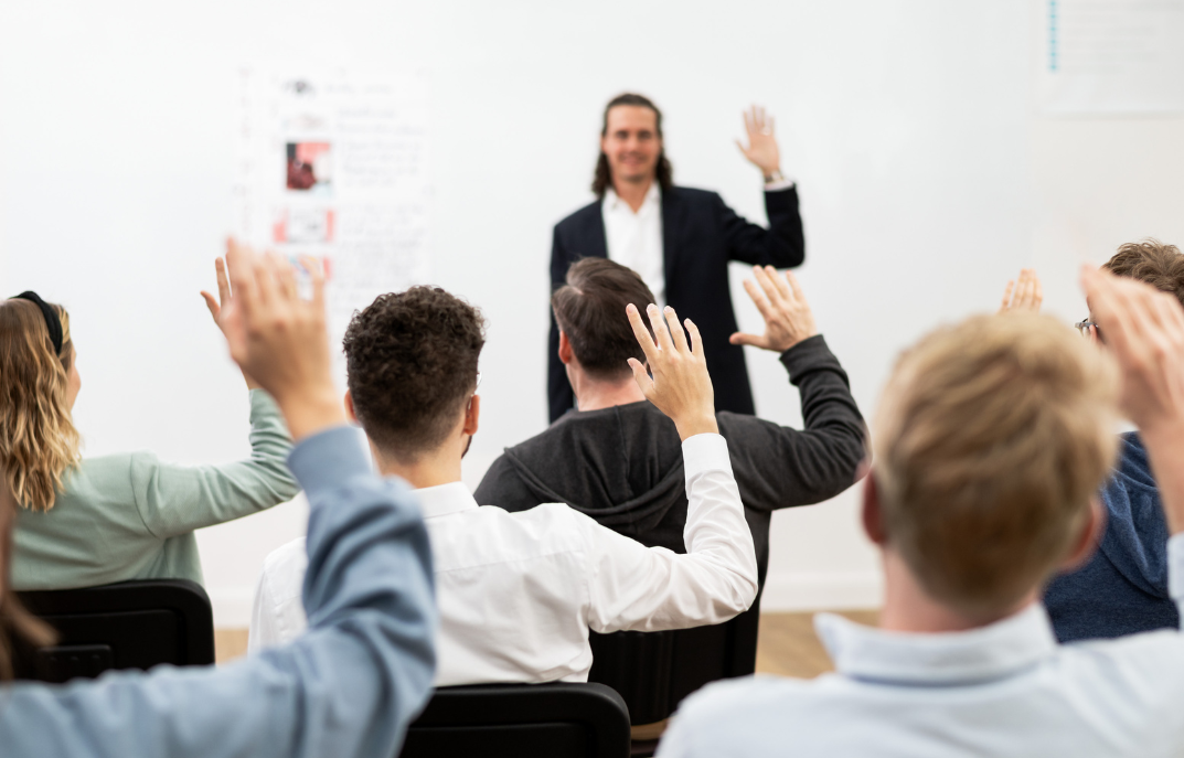 NLP-Practitioner in Hamburg mit Trainer Sven Hosang, Demonstration für die Gruppe